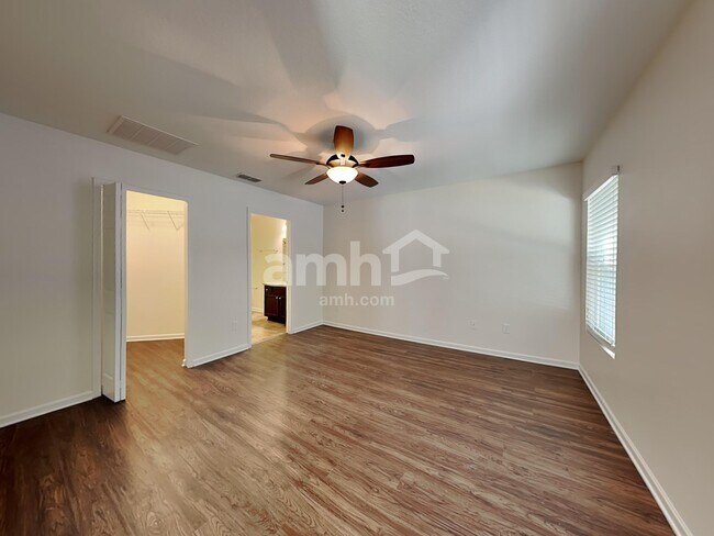 Building Photo - 360 Sunshine Dr