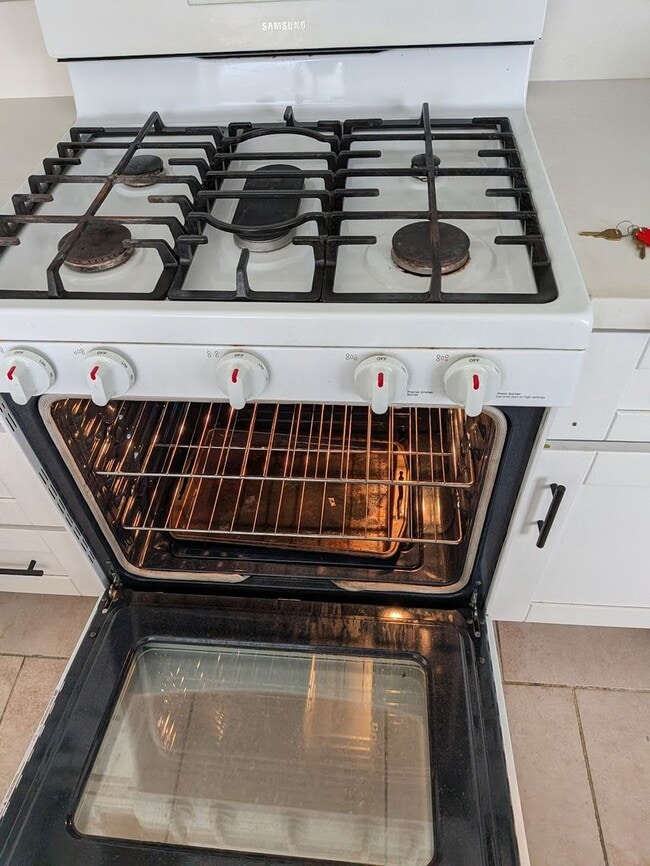 Building Photo - Mira Mesa Apartment New Salem