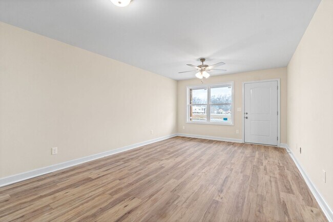 Building Photo - Like New Unit in Guthrie, KY