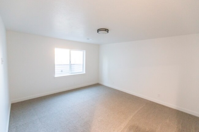 Building Photo - 1062 N Highpass Dr
