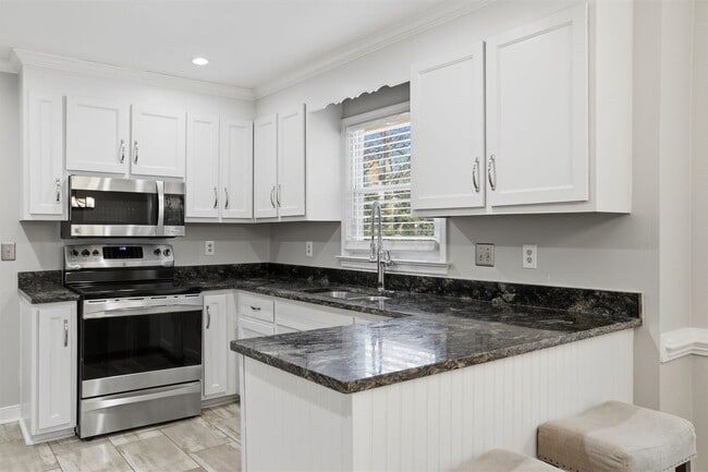 Building Photo - LOVELY 4 BEDROOM HOME IN MONACAN HILLS