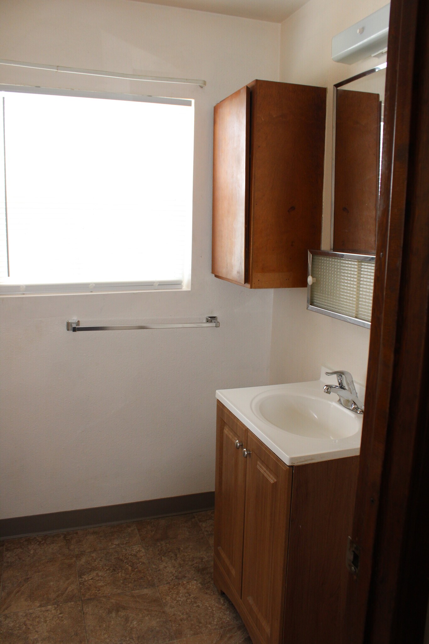 Building Photo - 412 Yakima St