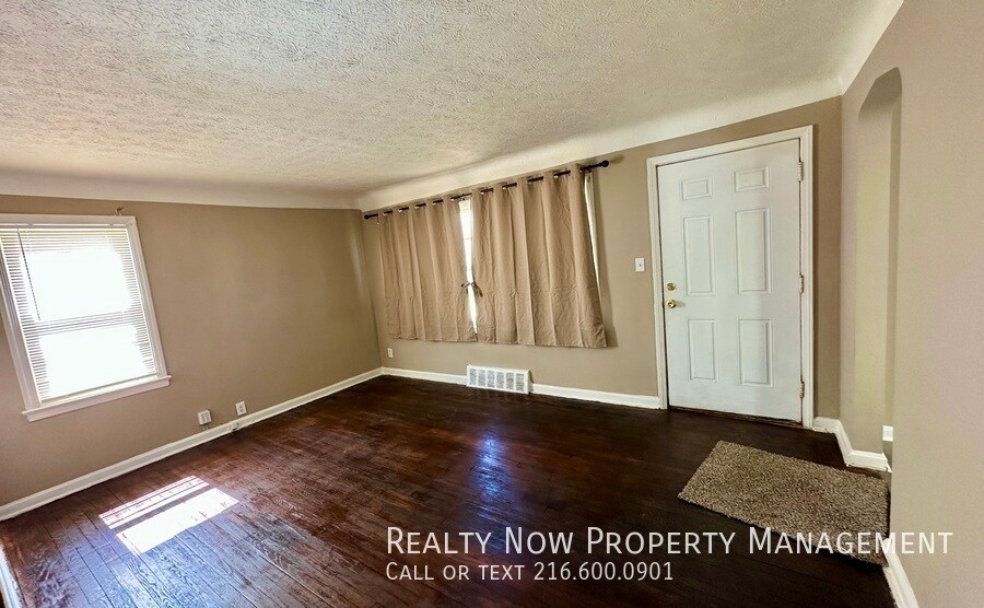 Building Photo - 5329 Vine St