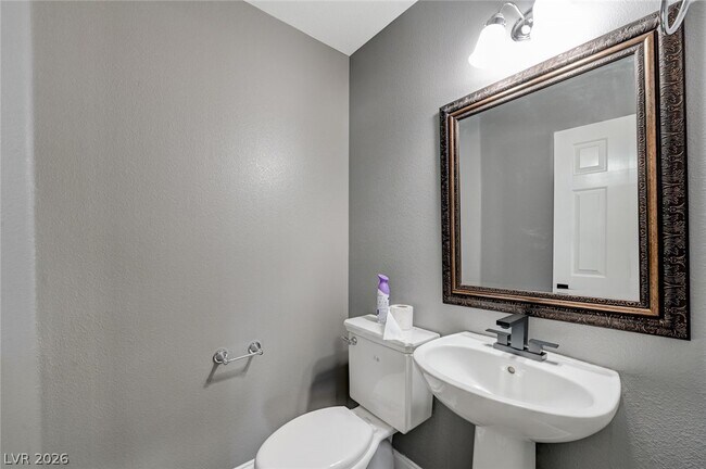 Building Photo - 3800 Beacon Point St