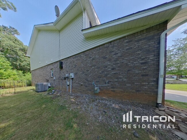 Building Photo - 1814 Woods Ln