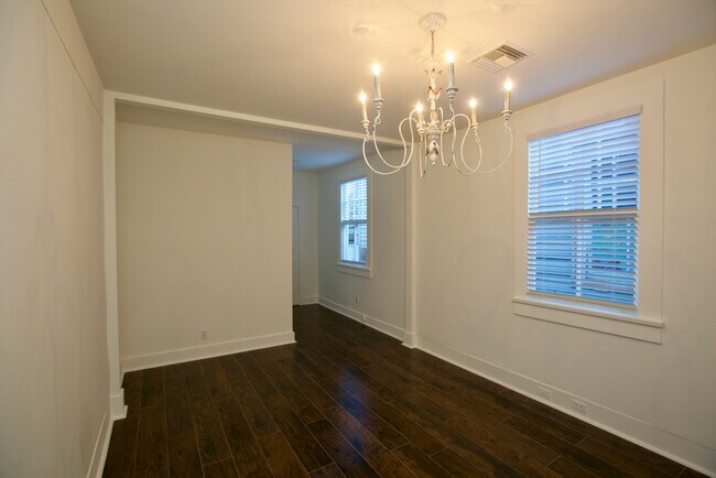 Building Photo - 813 Leontine St