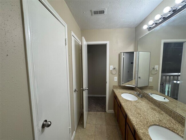Building Photo - 15002 Dunster Ln