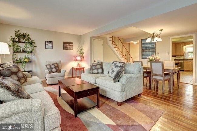 Building Photo - 3898 University Dr