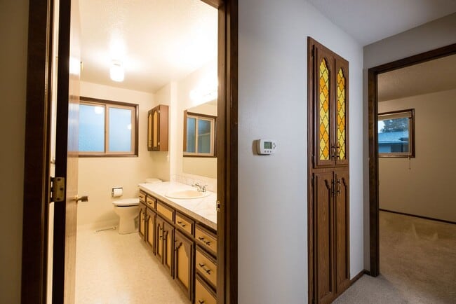 Building Photo - Immaculately maintained 3-bdr/1.5-bath ran...