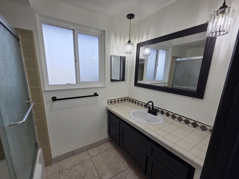 Building Photo - 16732 Busby Ln