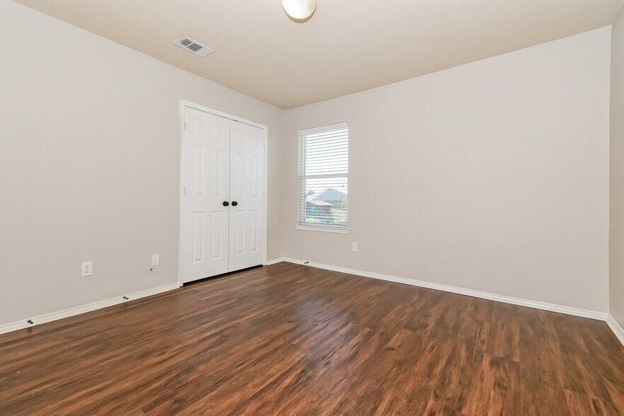 Building Photo - 309 Coneflower Dr