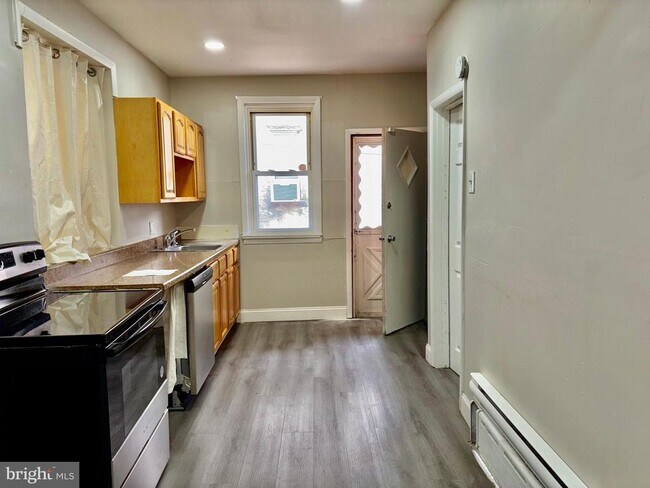 Building Photo - 831 S 59th St