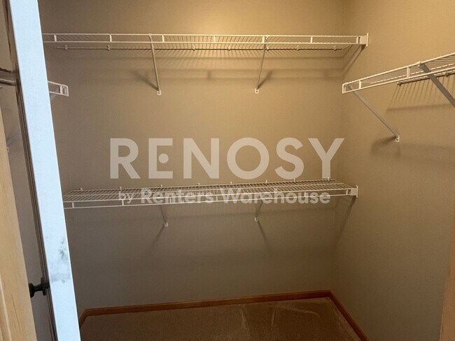 Building Photo - Available Now 3 Bedroom 1 Bath 1 Powder Room Townhome in Eden Prairie