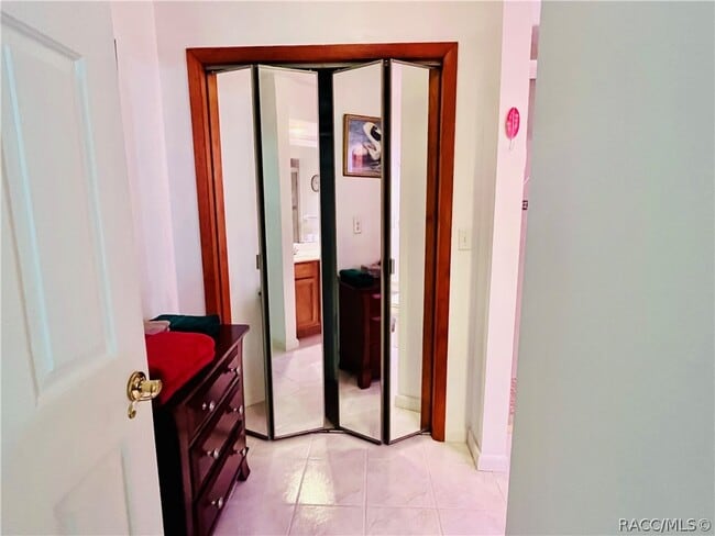 Building Photo - 801 N Country Club Dr