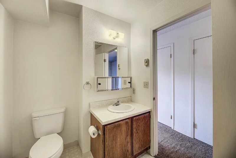 Building Photo - 923 Hialeah St