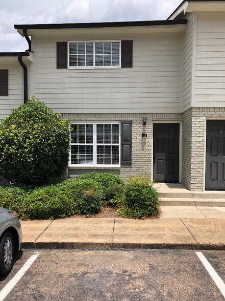 Primary Photo - 1802 Jackson Ave W