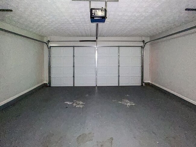 Building Photo - 242 Bridgeport Ln