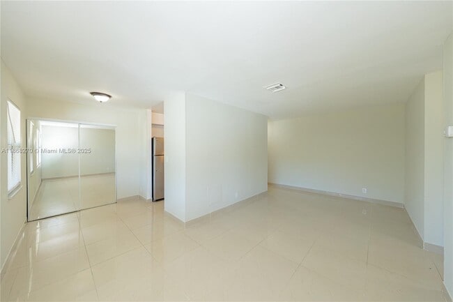 Building Photo - 938 Northern Dr