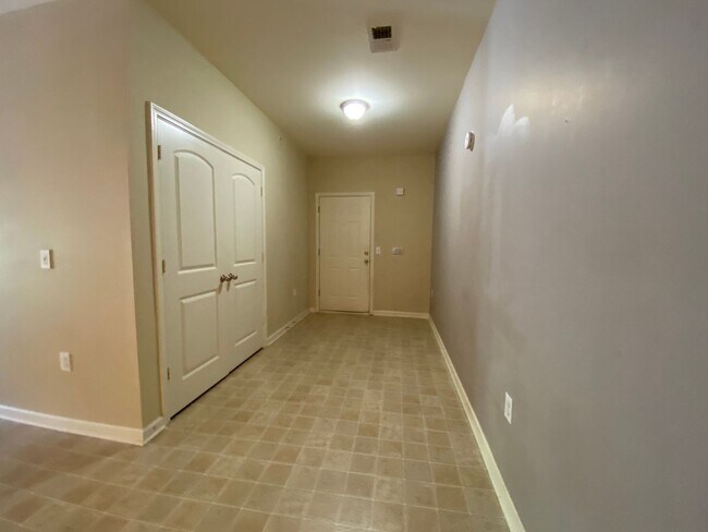 Building Photo - reinb190