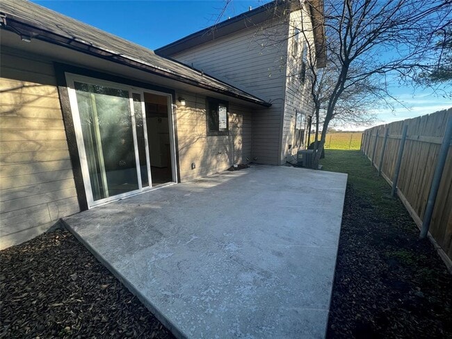 Building Photo - 1204 Blackjack St