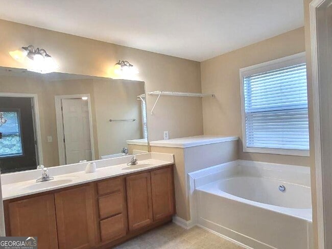 Building Photo - 2123 Worrall Hill Dr