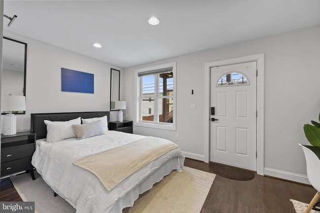 Building Photo - 1363 Childress St NE