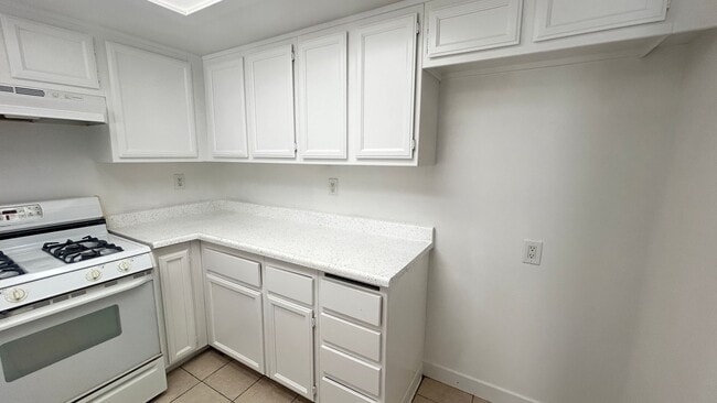 Building Photo - 2Bd Apartment Available For Rent