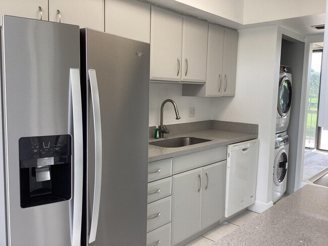 Building Photo - 2308 Bridgewood Dr