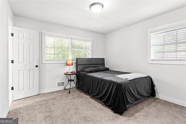 Building Photo - 2425 Clifton Springs Rd