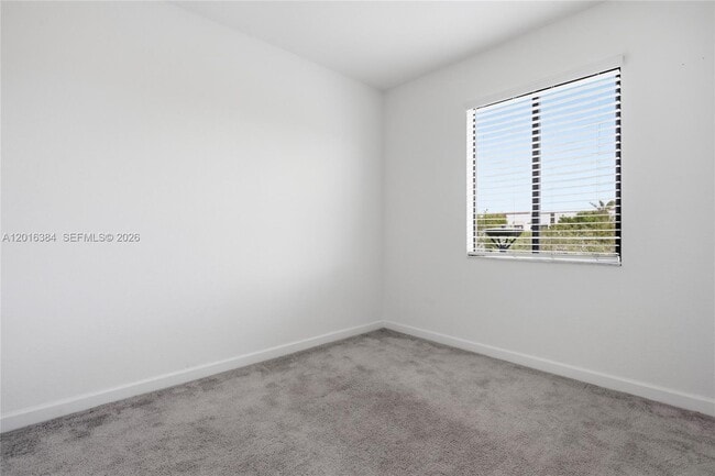 Building Photo - 20714 NE 5th Ct