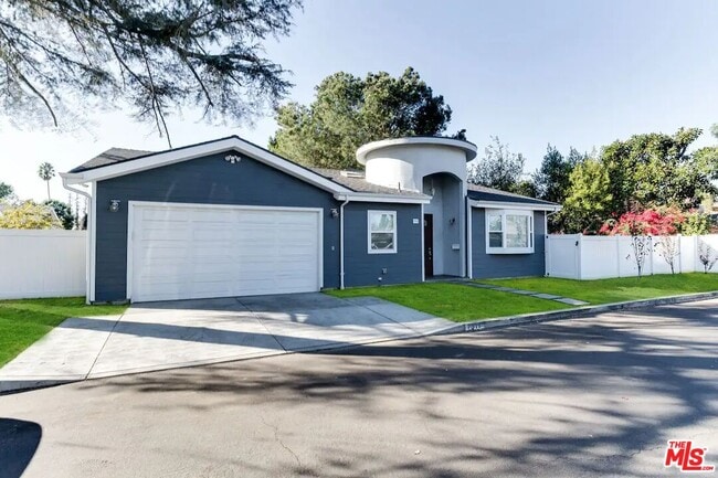 Building Photo - 7311 Gaviota Ave
