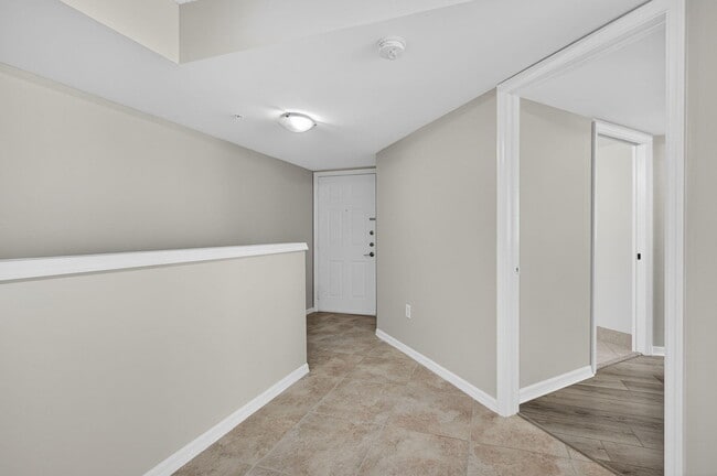 Building Photo - 1100 Crestwood Ct S