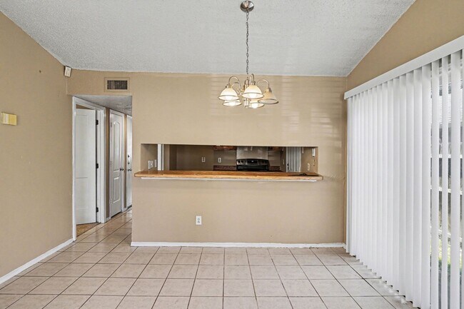 Building Photo - Charming 3-1-1 in S Dallas