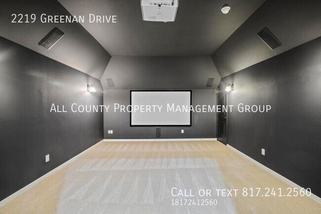 Building Photo - 2219 Greenan Dr