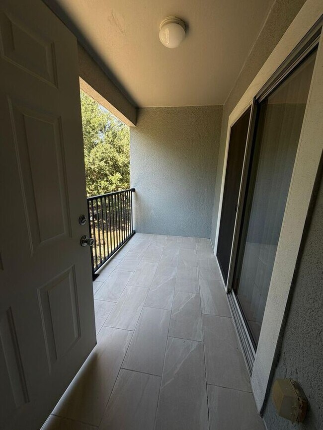 Building Photo - Beautifully Updated 3-Bedroom Townhouse in Kissimmee – Gated Community with Pool