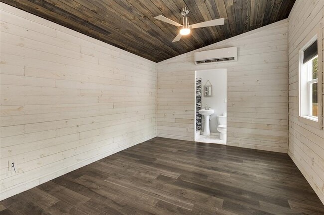 Building Photo - 435 McWilliams Ave SE