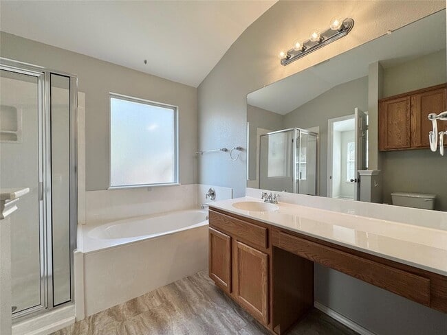 Building Photo - 916 Gentry Dr