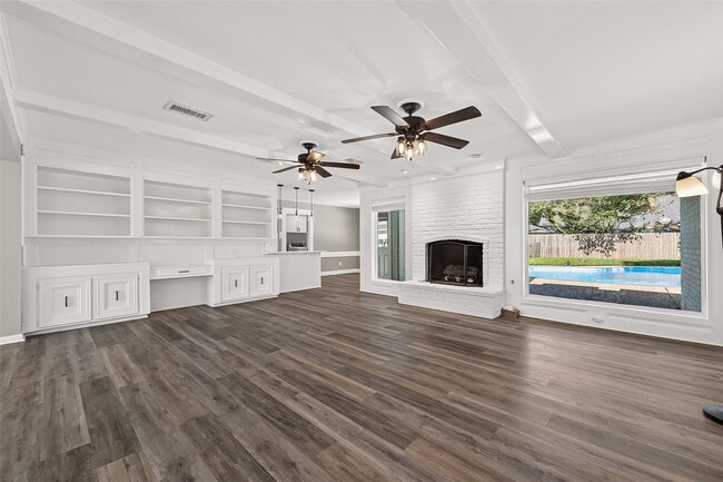 Building Photo - 919 Longview Dr