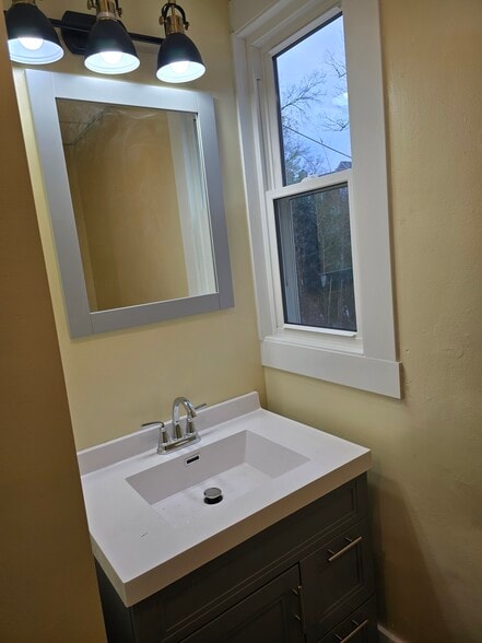 Building Photo - 809 S Busey Ave