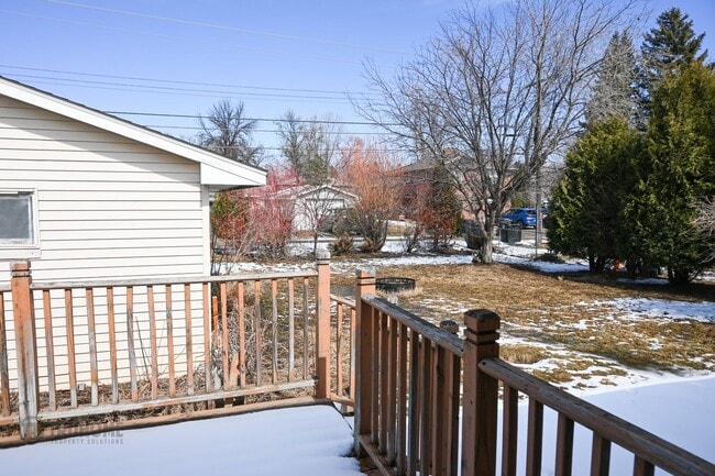 Building Photo - 4 Bed 2 Bath in Prime Location: Your Perfect Home Close to UND!