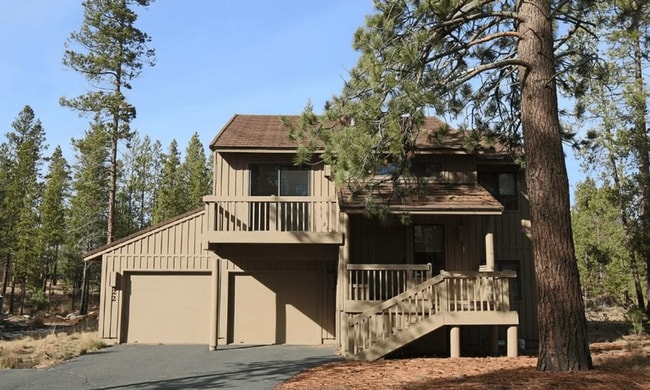 Primary Photo - Spacious 3 Bed/2 Bath Home in Sunriver - M...