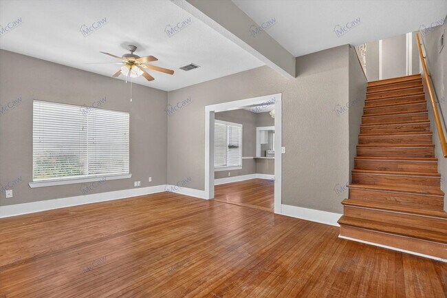 Building Photo - 303 S Elm St