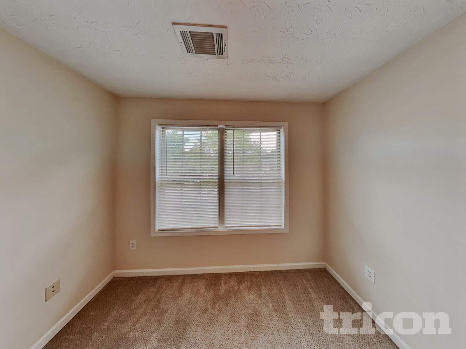 Building Photo - 1024 Weatherwood Pl NE