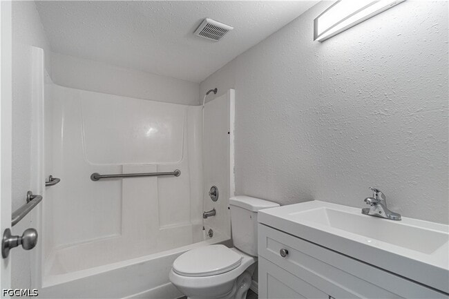 Building Photo - 7410 Lake Breeze Dr