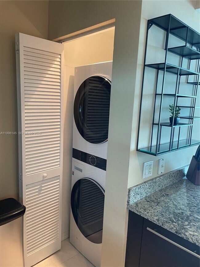 Building Photo - 951 Brickell Ave