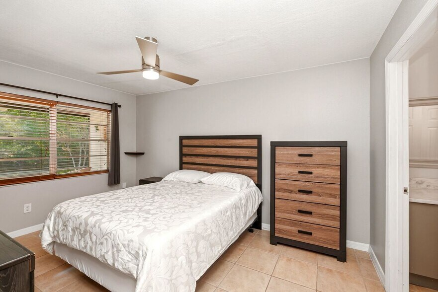 Building Photo - 4410 Bar Harbor Dr