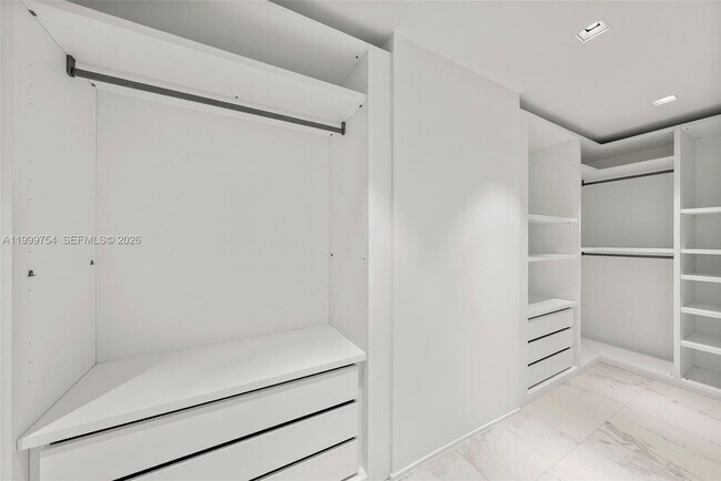 Building Photo - 1000 Biscayne Blvd