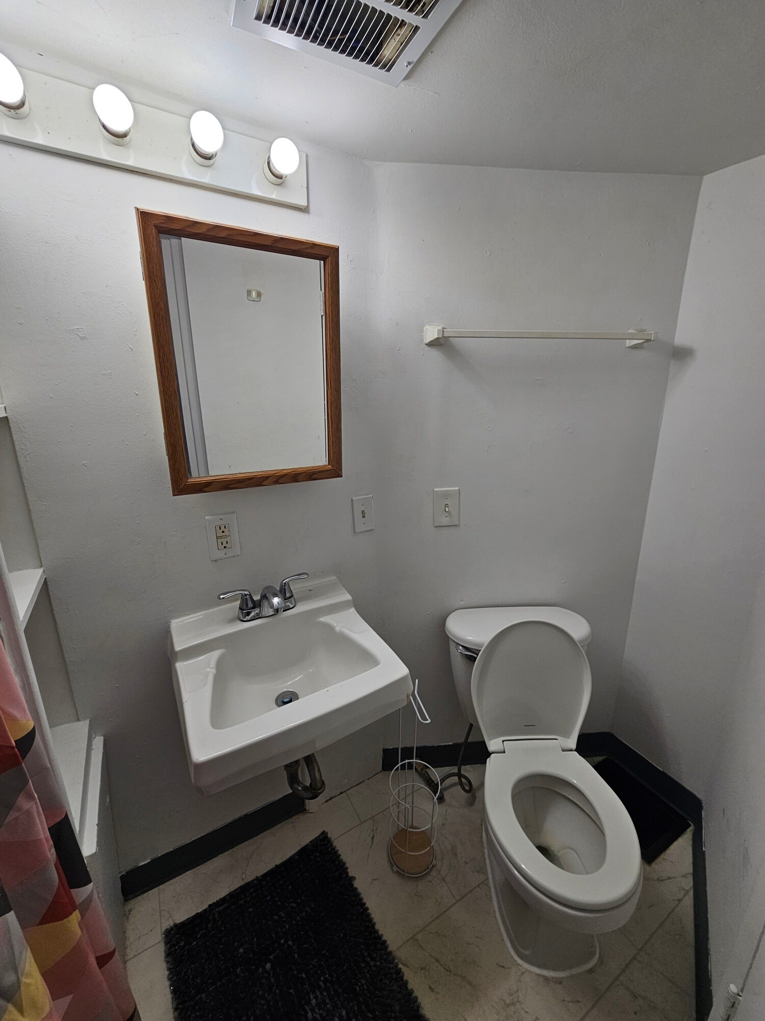 Building Photo - 413 W Vine St