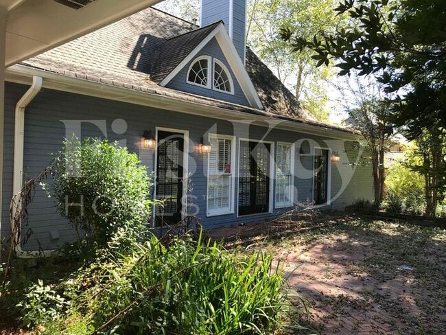 Building Photo - 1609 Flat Rock Dr SW