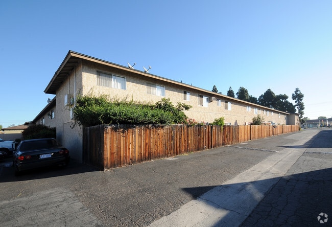 Primary Photo - 10431 Knott Ave